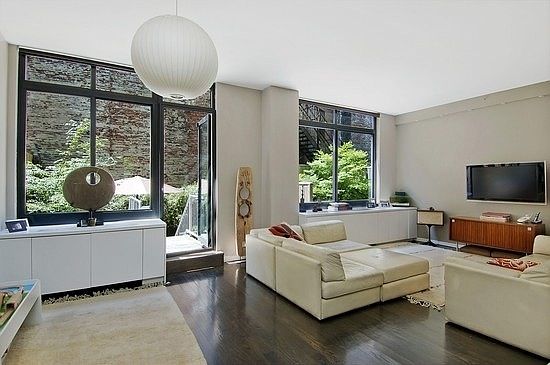 2nd image of 7 Essex St #Garden