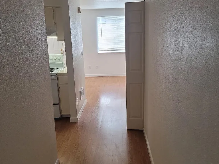 226 Little St SW — Photo 5