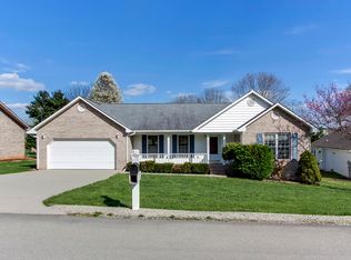 207 Saligugi Cir, Loudon, TN 37774