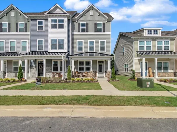 1542 Stanford Ln, Newport News, VA 23608