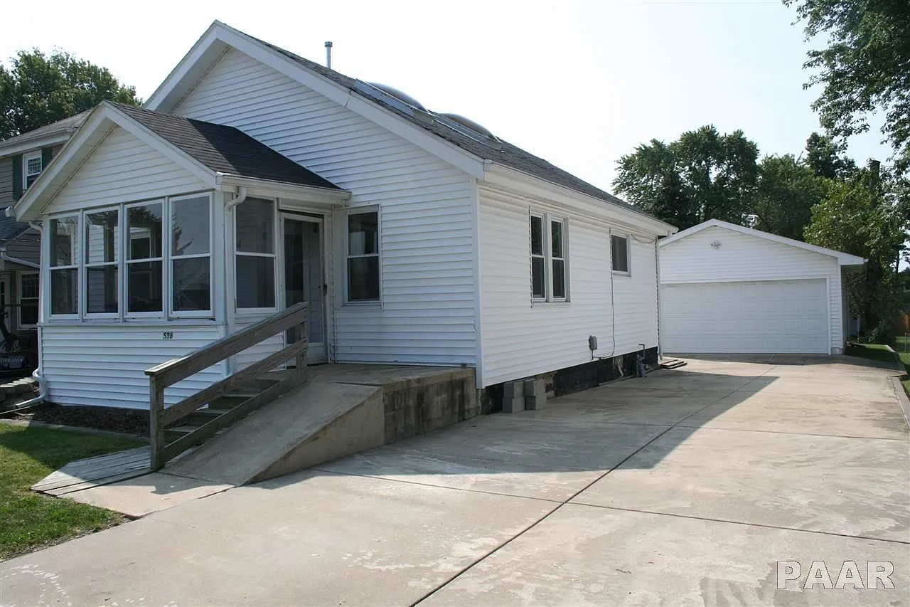 536 Roosevelt St photo 1