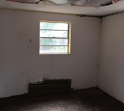 4th image of 1583 Garden Ave