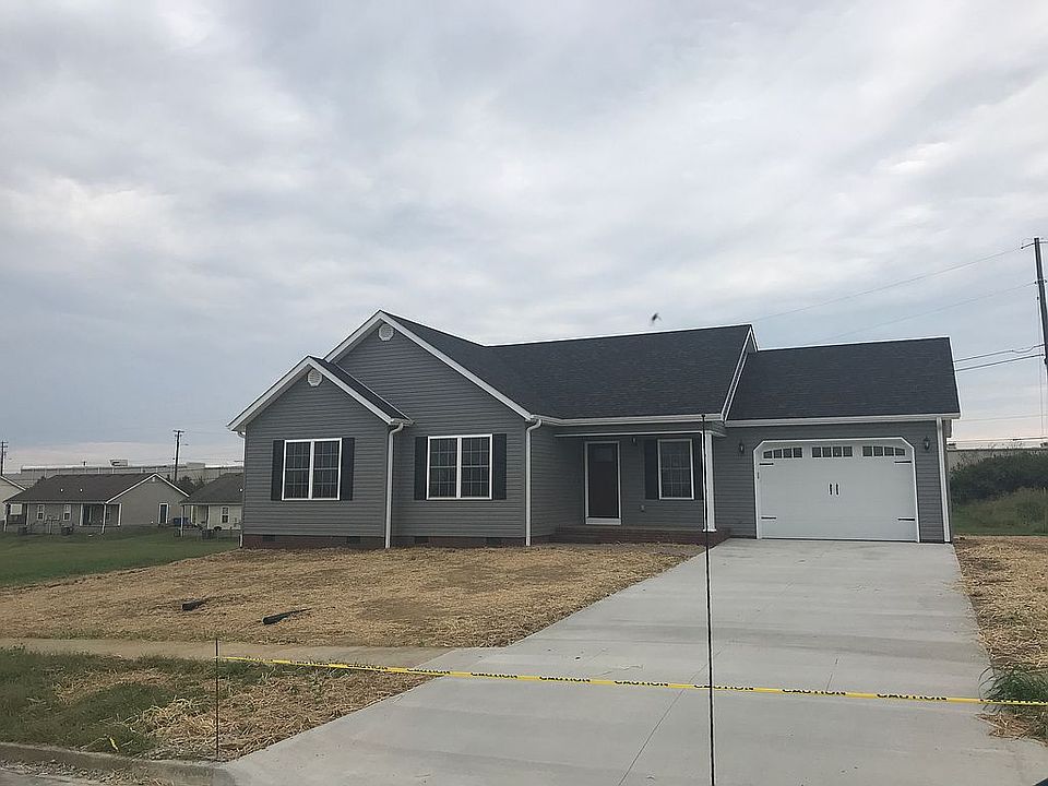 Cape code  w large driveway