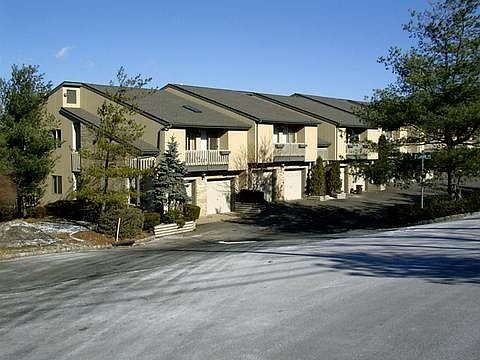 1st image of 8 Hart Dr