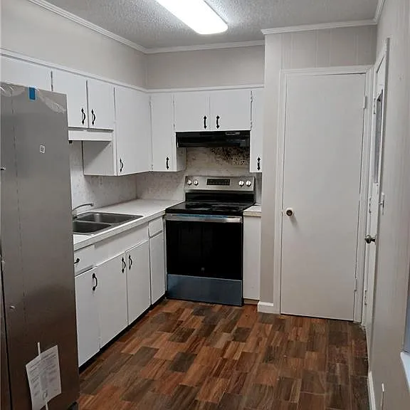 120 Foothill Dr — Photo 1