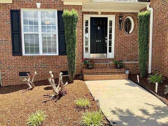 3rd image of 607 Melrose Park Ln