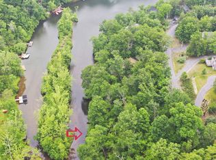 1229 Lakeview Dr, Cross Junction, VA 22625