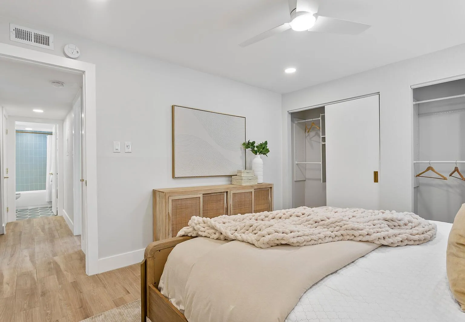 2 bed, 809 sqft, $2,100 — Photo 4