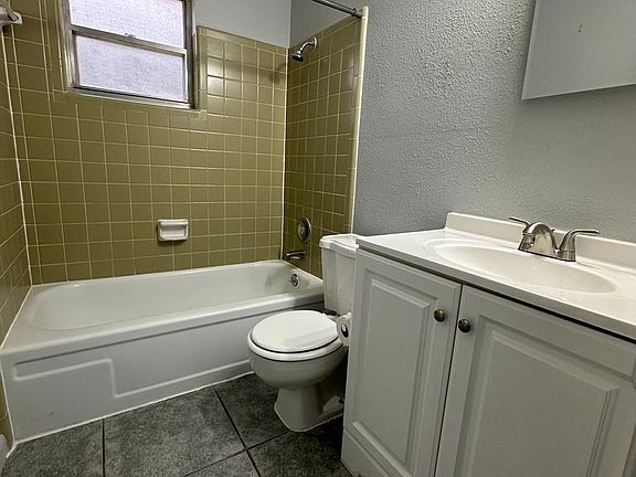 5th image of 4140 NW 32nd St