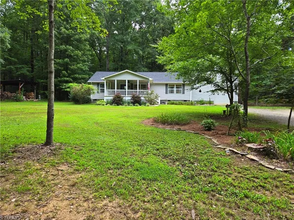 254 Davie Farms Trl, Mocksville, NC 27028