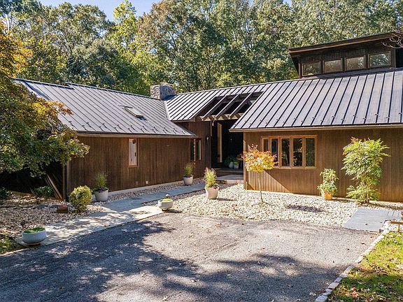 2nd image of 340 Grassmere Rd