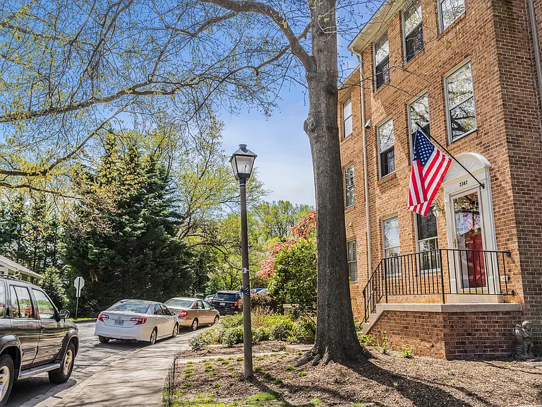 2302 Sanford St — Photo 97