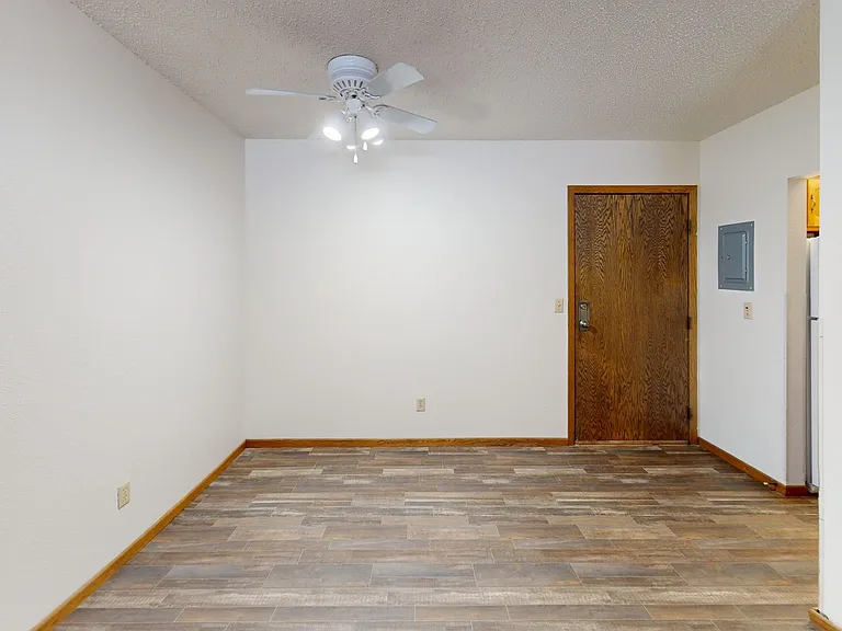 1624 E Gateway Cir S — Photo 1