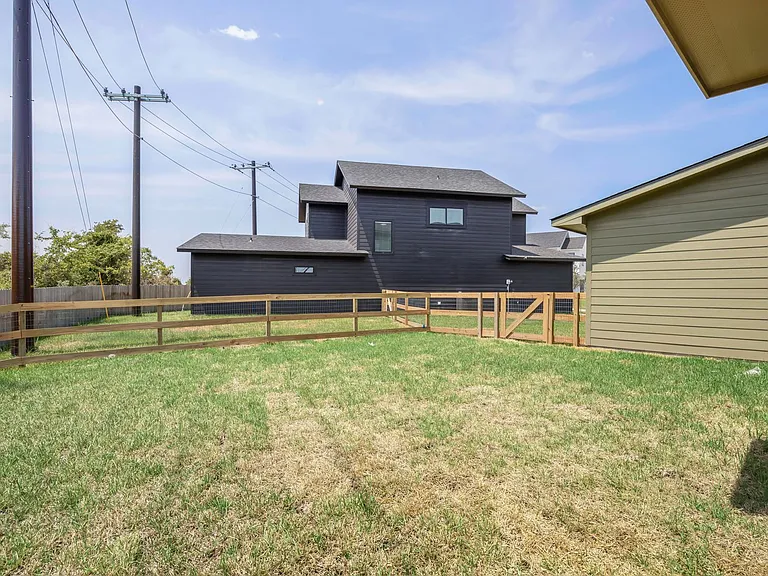 3001 Alpha Wolf Ct — Photo 32