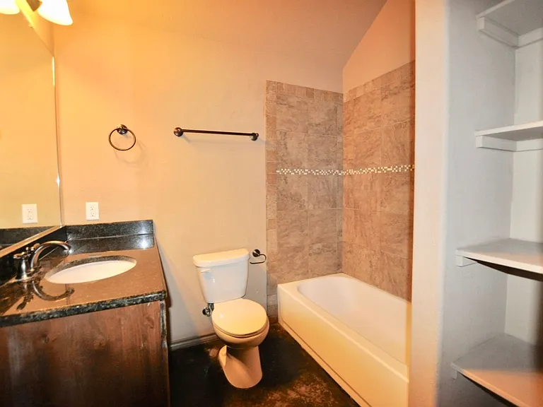 663 W Tarleton St #201 — Photo 13