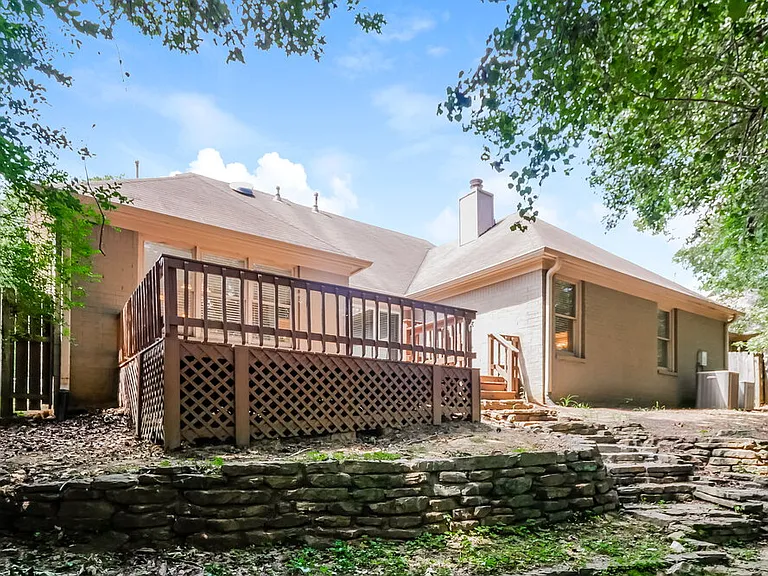 8633 Meadow Green Dr — Photo 17