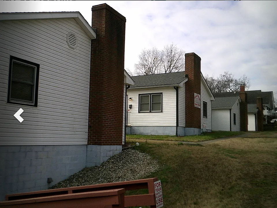 215 Floral Ave E