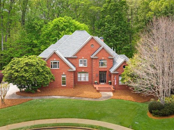 221 Streamside Ct, Lilburn, GA 30047