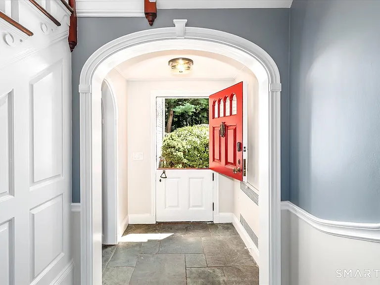 611 Westover Rd — Photo 2