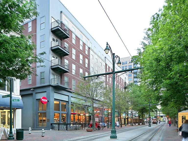 Downtown Memphis Flats — Photo 14