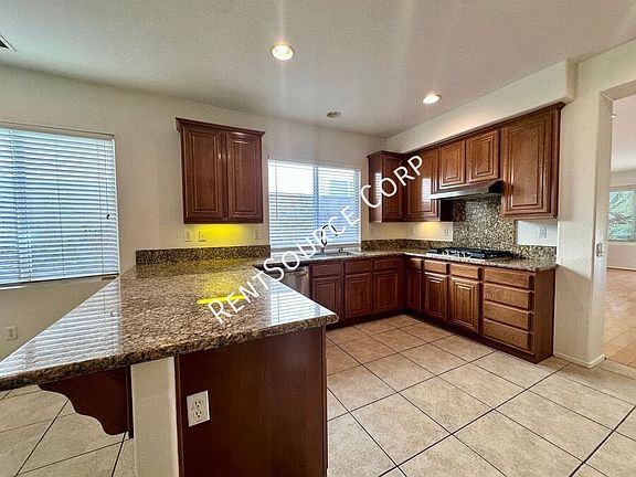 4th image of 27912 Mariposa St