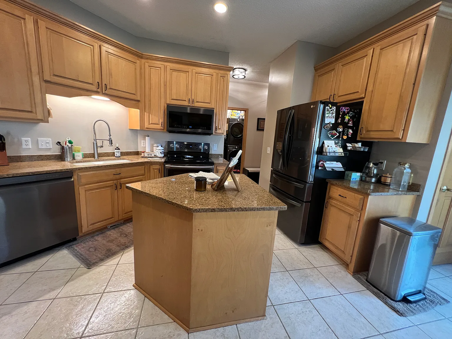 4 bed, 3.5 bath, 3945 sqft, $3,100 — Photo 4