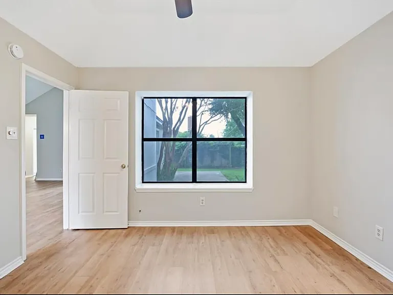 6204 Avanti Dr — Photo 17