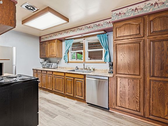 2nd image of 2537 Wood Ave