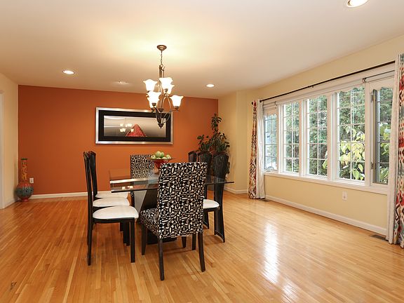 3rd image of 90 Wellington Ct