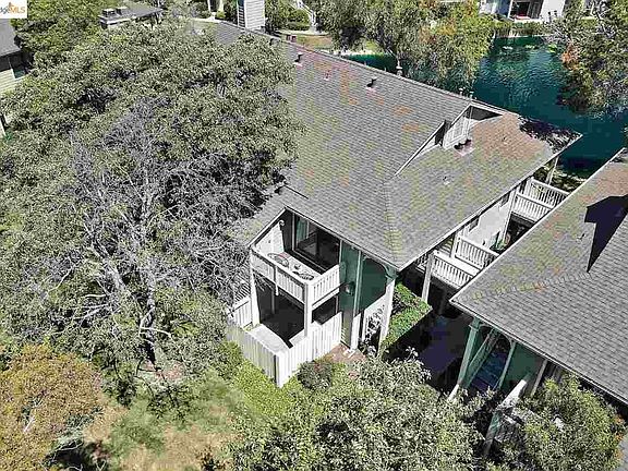 3rd image of 98 Shoreline Ct
