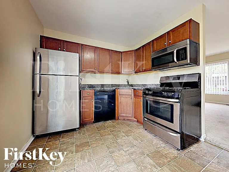 6933 Hemlock St — Photo 4