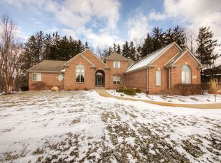 3163 Beach Lake Dr E, Milford, MI 48380