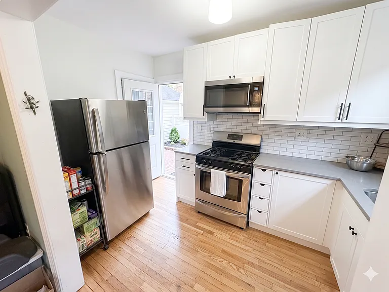 1458 N Euclid Ave — Photo 4