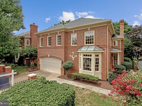 4831 26th St N, Arlington, VA 22207