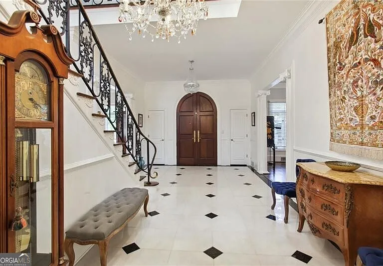 2760 Carmon On Wesley NW — Photo 3