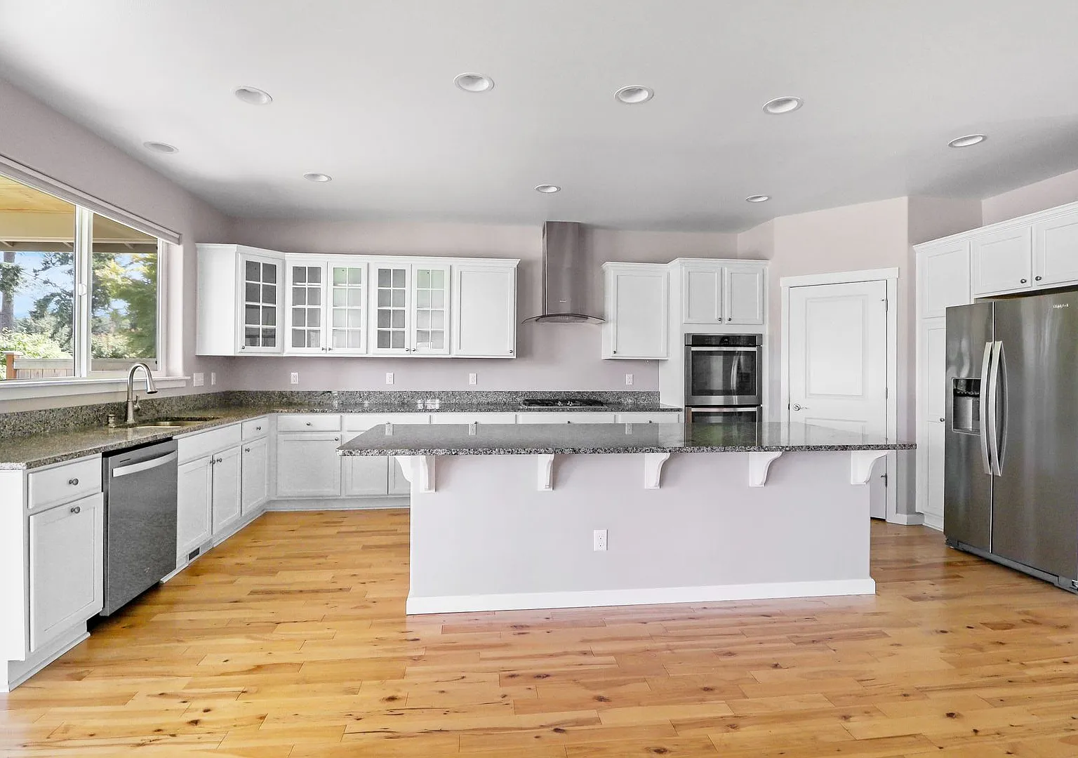 Luxury Home - 4 Beds 3 Baths - Fairway Point - Golf Course Location — Photo 4