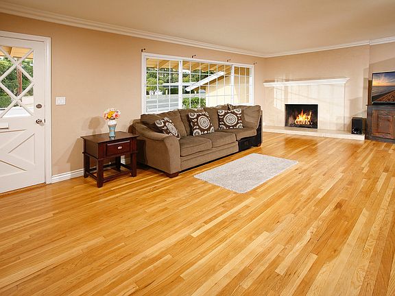 2nd image of 8572 Topanga Canyon Blvd