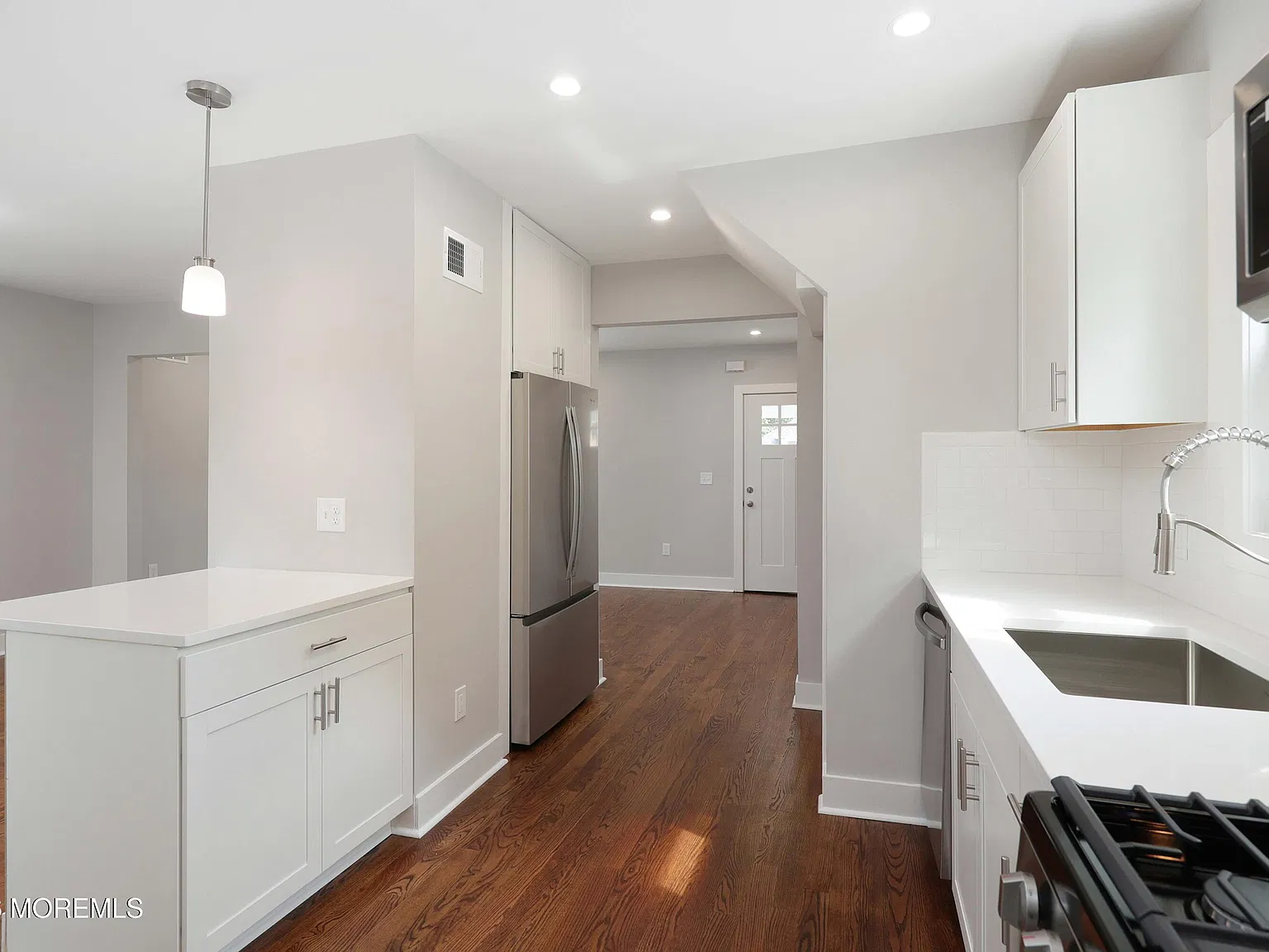 3 bed, 1.5 bath, 1092 sqft, $3,850 — Photo 4