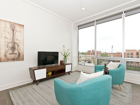 2nd image of 1755 N Damen Ave Unit 305