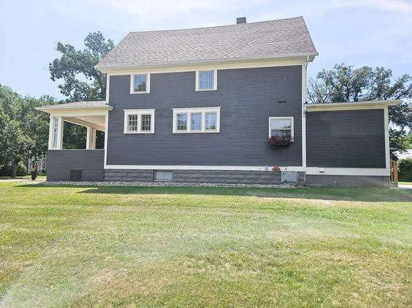 721 Labree Ave N, Thief River Falls, MN 56701