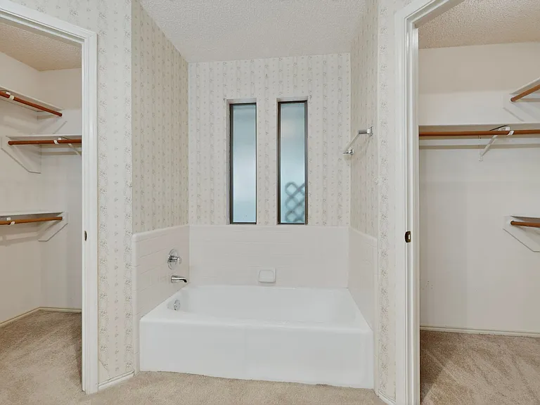 7517 Crosstimbers Ln — Photo 23