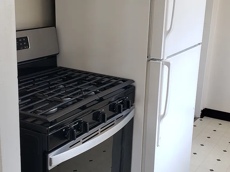 108 Roswell Ave #3 — Photo 6