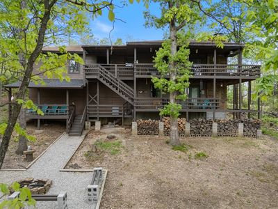 56 Country Club Dr, Holiday Island, AR, 72631