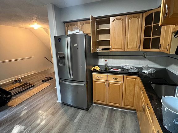 3rd image of 834 George St