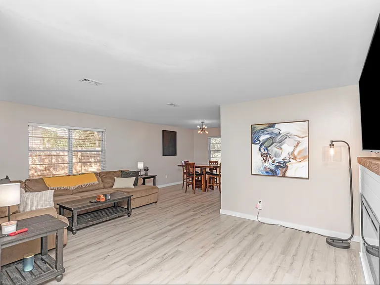 705 Bradford Dr — Photo 7