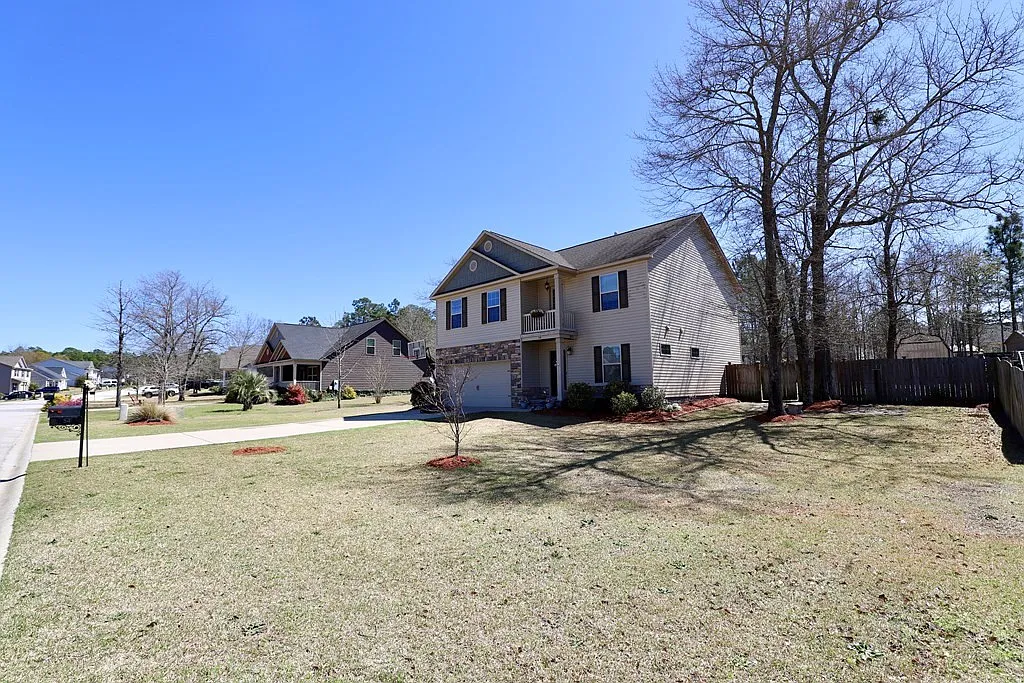 4 bed, 2.5 bath, 2192 sqft, $2,275 — Photo 3