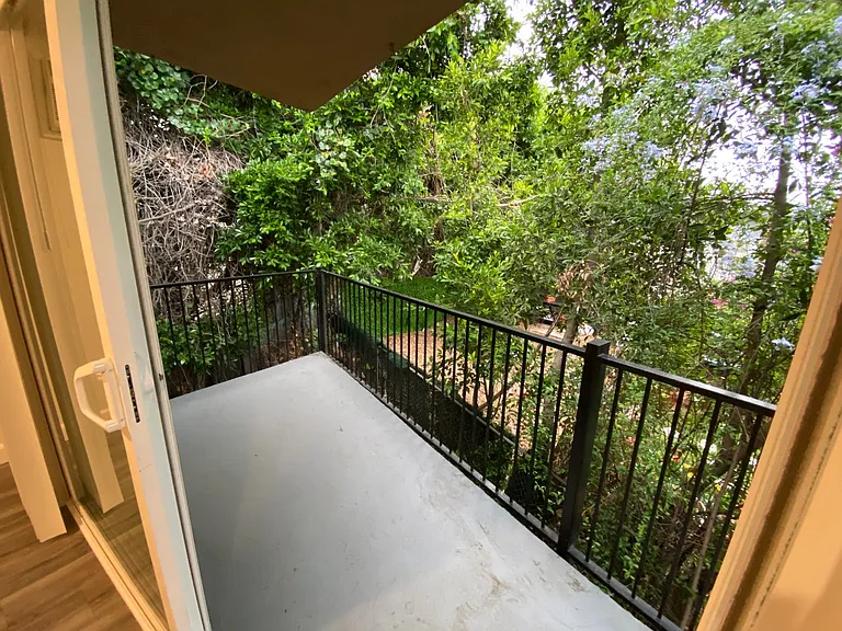 8375 Fountain Ave — Photo 29