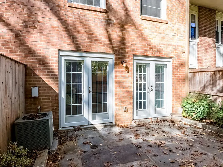 3221 Sutton Pl NW #C — Photo 30