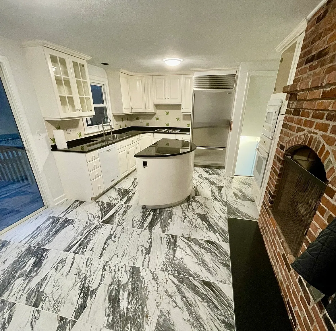 3 bed, 2.5 bath, 1704 sqft, $4,000 — Photo 4