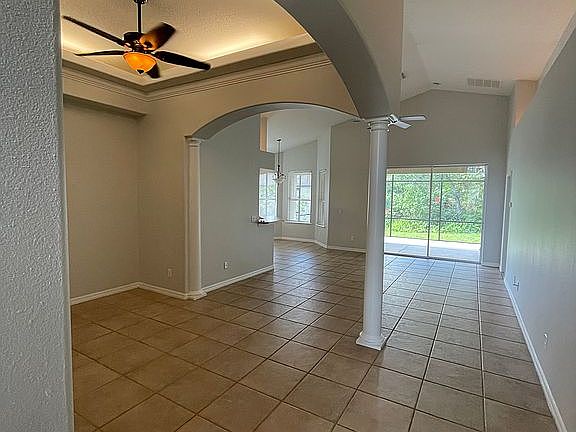 3rd image of 220 W 4th St